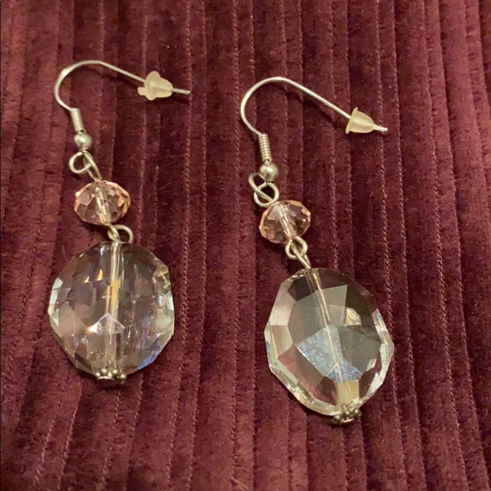 🆕 NWT-Stunning Pair of Cut Glass Crystal Earrings